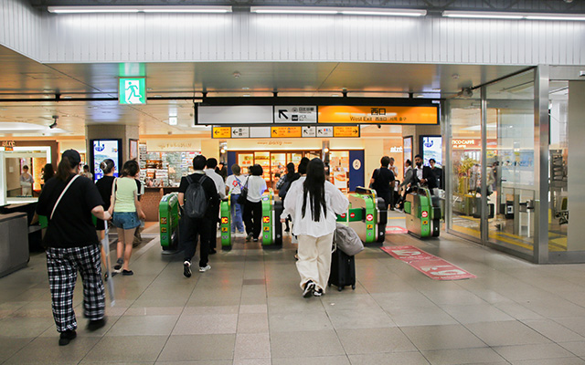 恵比寿駅改札の画像